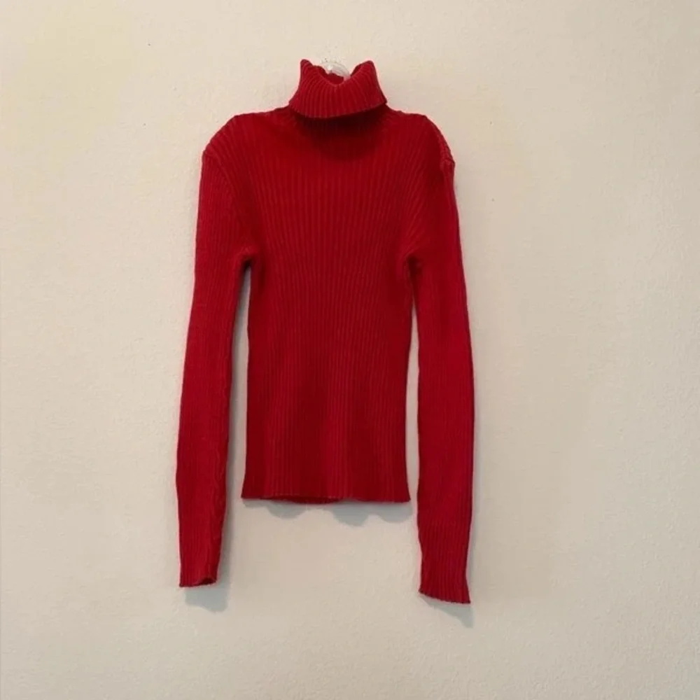 Red Ribbed Turtleneck - Picture 13 of 13